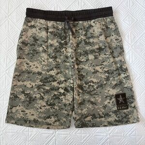Official U.S. Army Physical Training Shorts Star Logo Digital Camo Size Large